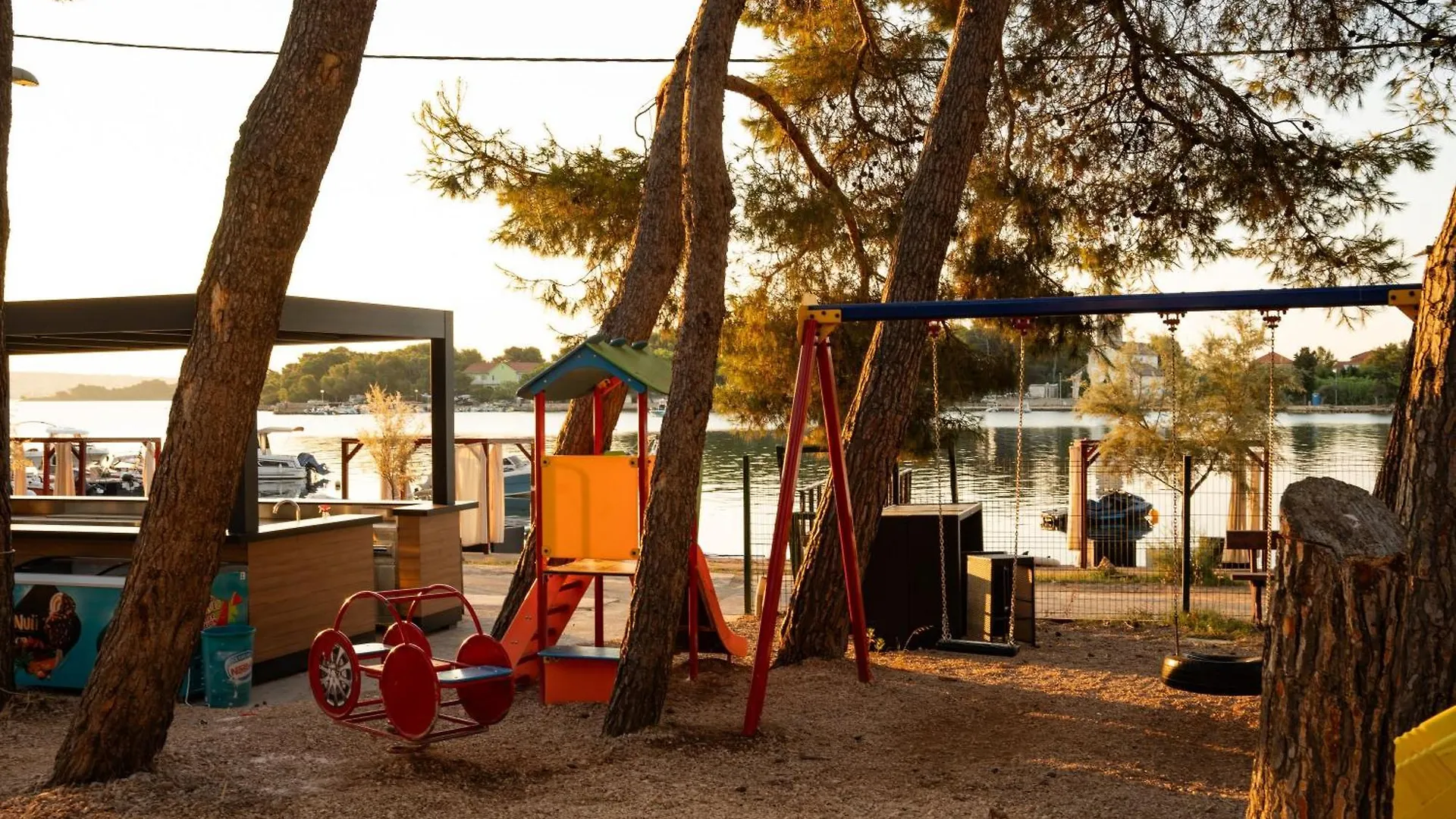 Taber Pasman - Mobile Homes Campsite