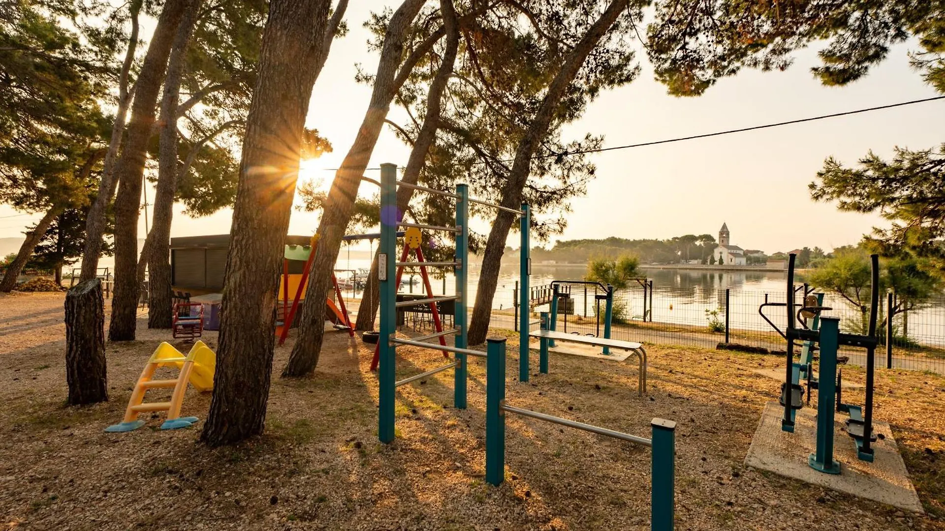 Taber Pasman - Mobile Homes Campsite